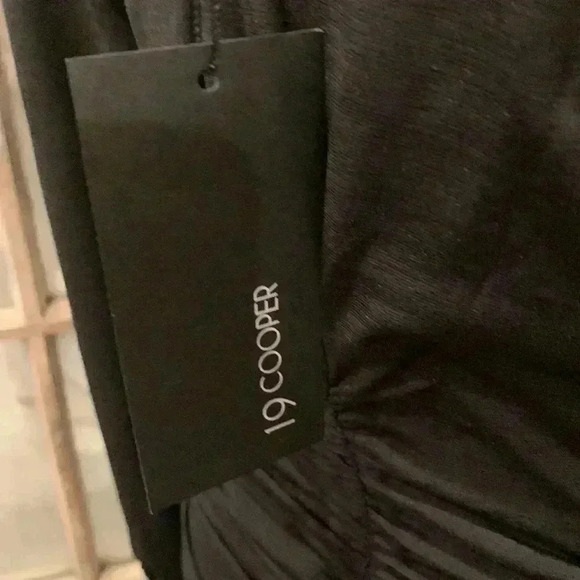 19 Cooper Ruched Dress with bow detail in back - Picture 5 of 5